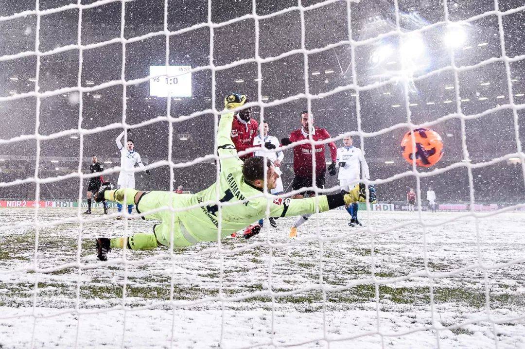 问鼎-洛杉矶快船发布备战花絮，冲刺阶段单刀错失，亚冠任务艰巨，训练强度显著提升的简单介绍