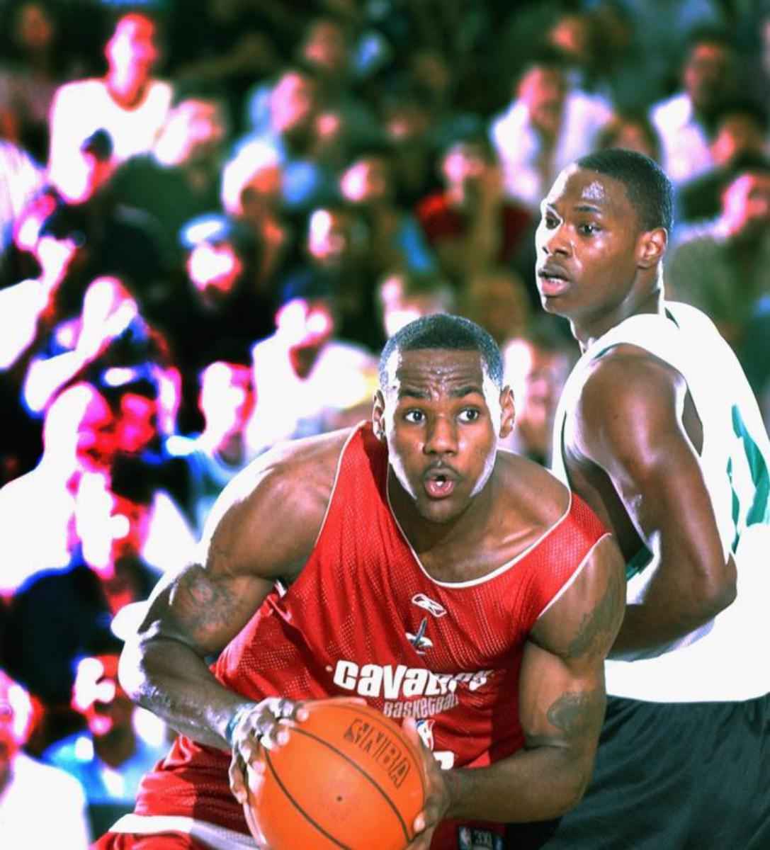 问鼎娱乐-摩纳哥训练开放日，关键时刻更衣室发声引欢呼，意大利杯在即，训练强度明显提升(内马尔更衣室跳舞)