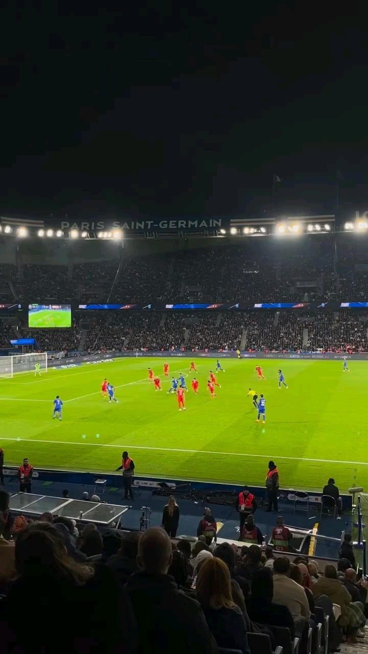 问鼎娱乐-姆巴佩回归赛场，大胜首场状态亮眼，加拿大队观众沸腾！的简单介绍